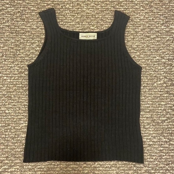 Jones Wear Tops - 💚10 for $25💚  Thick Knit Black Tank